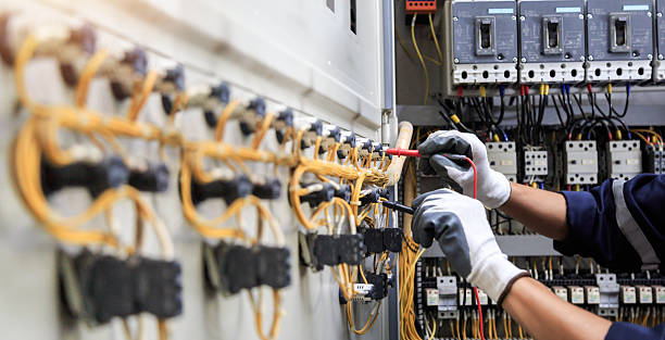 Professional Electrician technician working in Carrizo Springs, TX